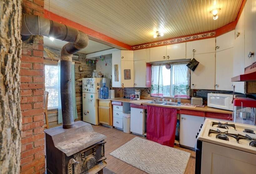 Corral Creek Cow Camp: Pet Friendly Circle Cabin