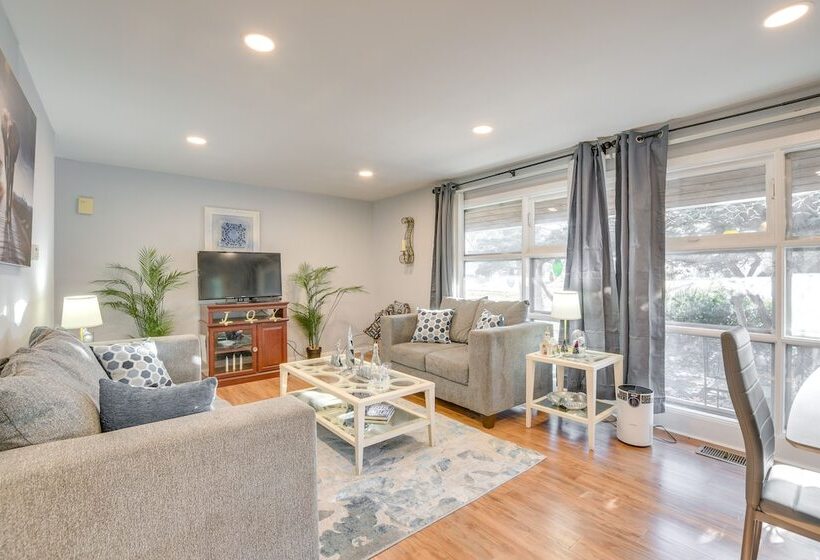 Country Club Hills Home: Walk To Rec Center!