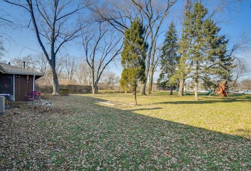 Country Club Hills Home: Walk To Rec Center!