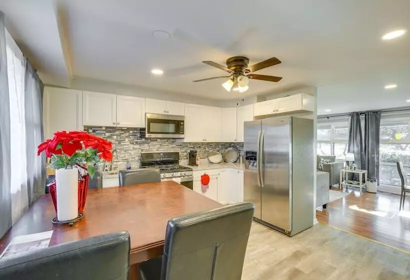 Country Club Hills Home: Walk To Rec Center!