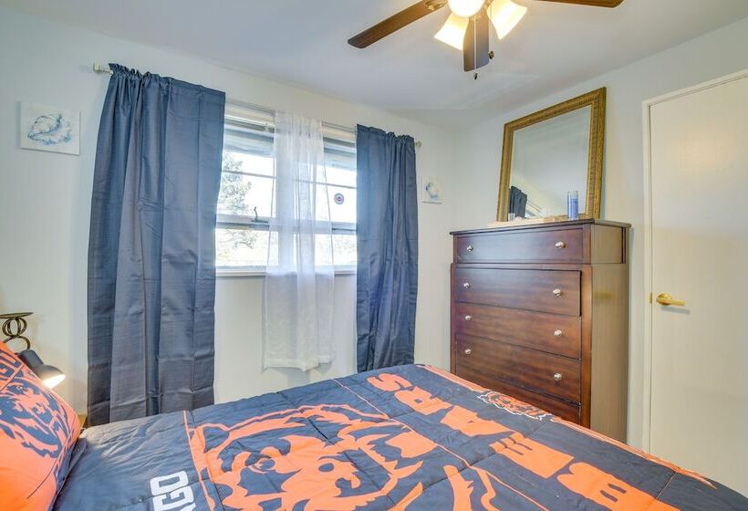 Country Club Hills Home: Walk To Rec Center!