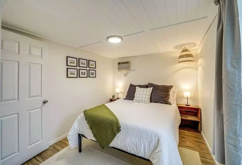 Cozy Grand Coulee Home W/ Deck & Views!