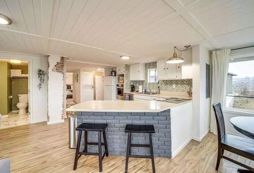 Cozy Grand Coulee Home W/ Deck & Views!