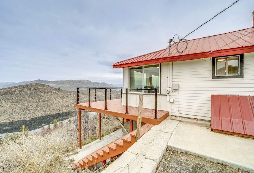 Cozy Grand Coulee Home W/ Deck & Views!