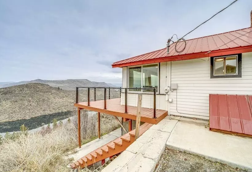 Cozy Grand Coulee Home W/ Deck & Views!