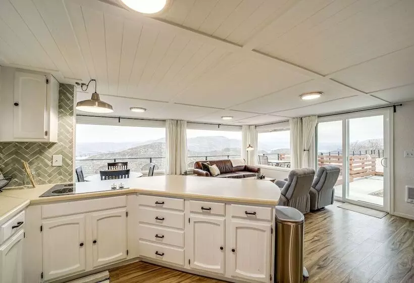 Cozy Grand Coulee Home W/ Deck & Views!