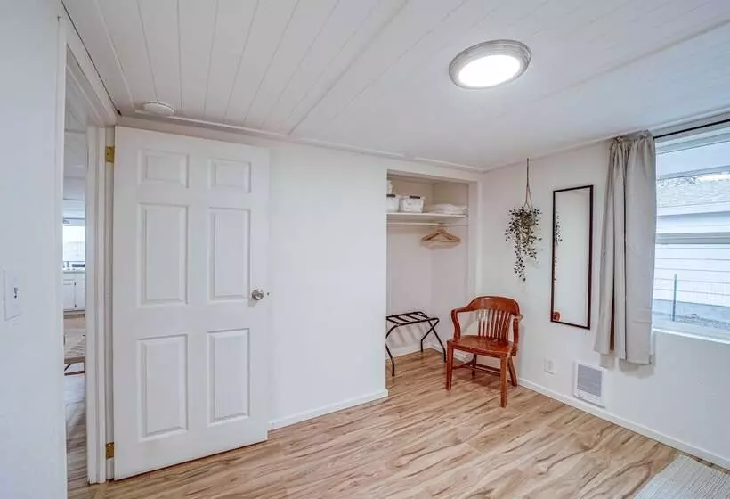 Cozy Grand Coulee Home W/ Deck & Views!