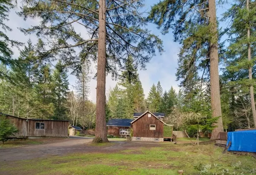 Cozy, Historic Wolf Creek Cabin Near Hiking