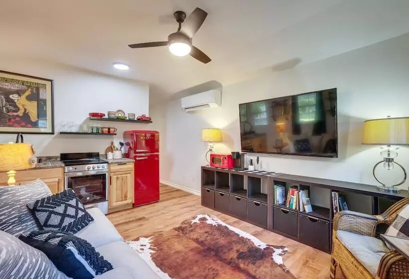 Cozy Montgomery Cottage W/ Porch, Near Lake Conroe