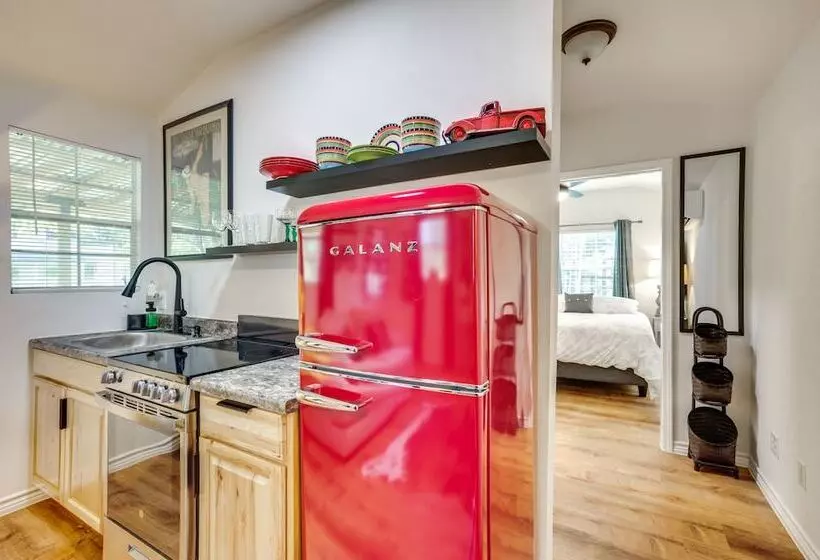 Cozy Montgomery Cottage W/ Porch, Near Lake Conroe