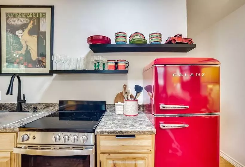 Cozy Montgomery Cottage W/ Porch, Near Lake Conroe