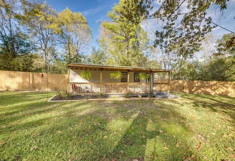 Cozy Montgomery Cottage W/ Porch, Near Lake Conroe