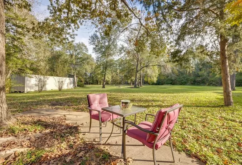 Cozy Montgomery Cottage W/ Porch, Near Lake Conroe
