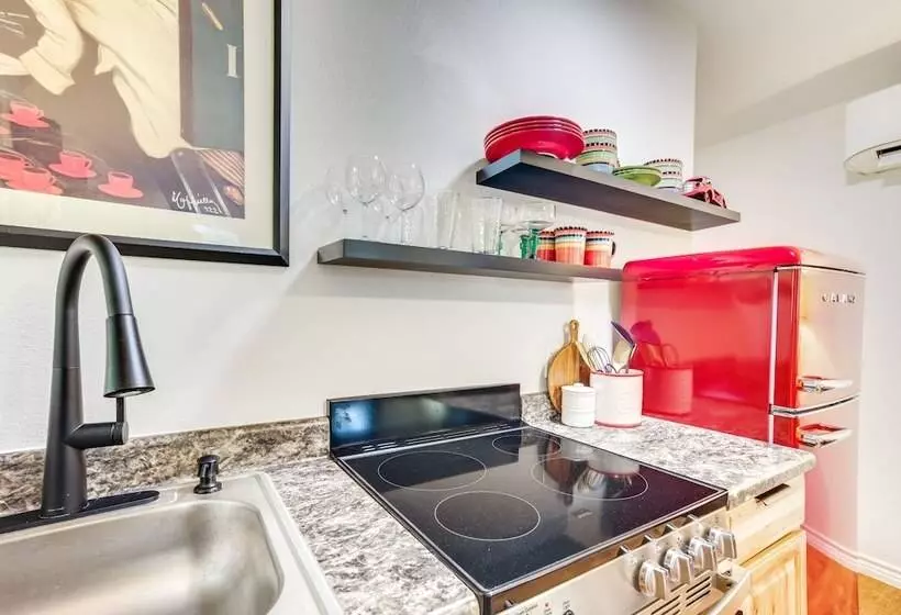 Cozy Montgomery Cottage W/ Porch, Near Lake Conroe