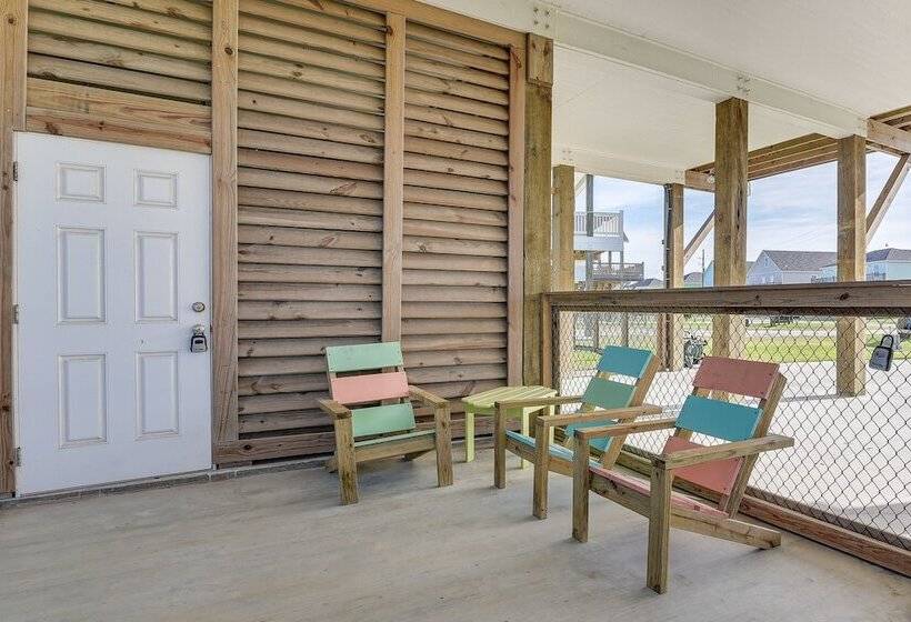 Crystal Beach Home W/ Covered Patio: Pets Welcome!