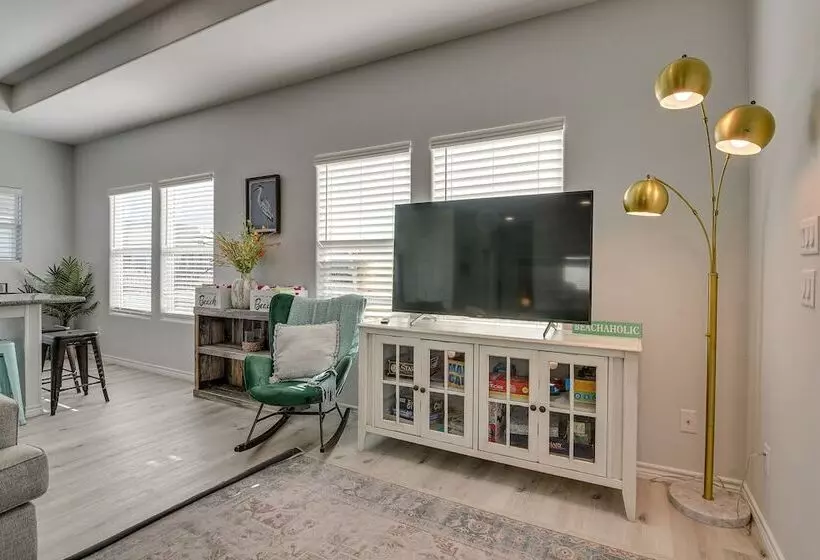 Crystal Beach Home W/ Covered Patio: Pets Welcome!