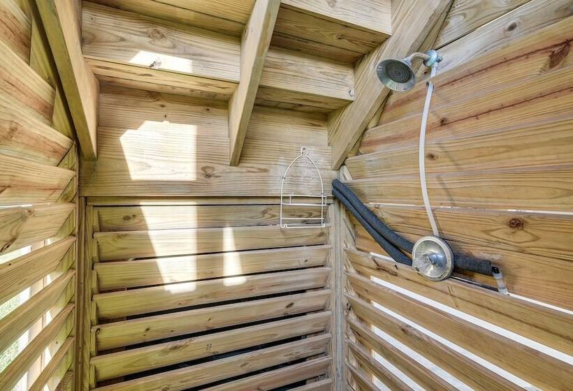 Crystal Beach Home W/ Covered Patio: Pets Welcome!