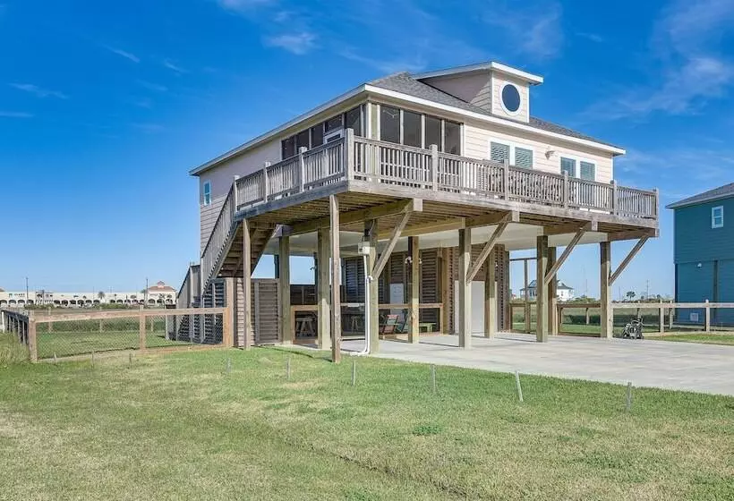 Crystal Beach Home W/ Covered Patio: Pets Welcome!