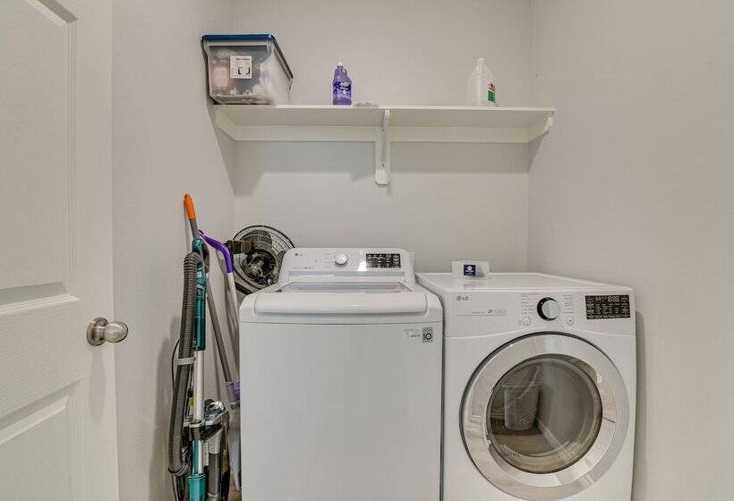 Crystal Beach Home W/ Covered Patio: Pets Welcome!