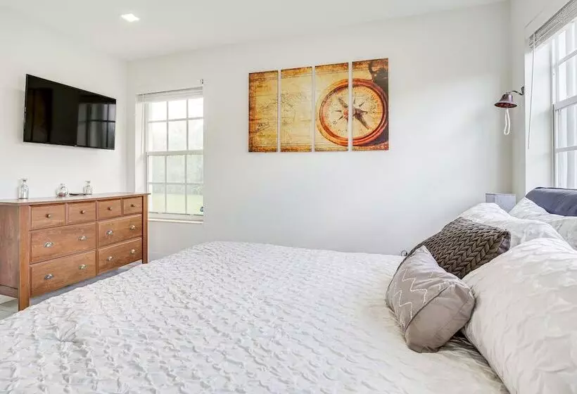 Deerfield Beach Home W/ Gas Grill: 1 Mi To Beach!