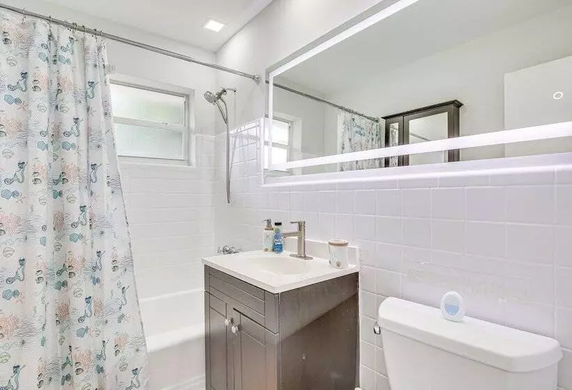 Deerfield Beach Home W/ Gas Grill: 1 Mi To Beach!