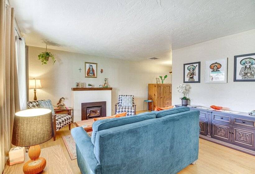 Dog Friendly Albuquerque Home: 1 Mi To U Of Nm!