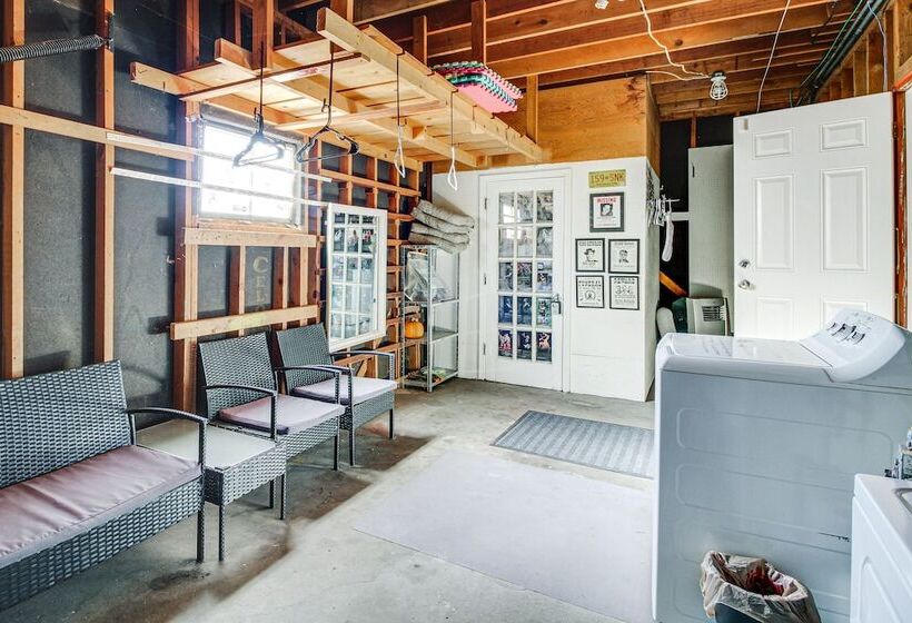 Dog Friendly Albuquerque Home: 1 Mi To U Of Nm!