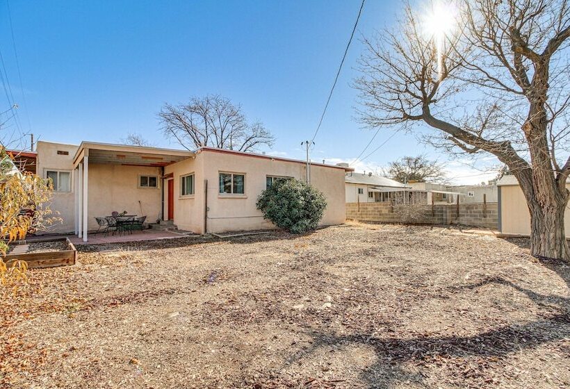 Dog Friendly Albuquerque Home: 1 Mi To U Of Nm!