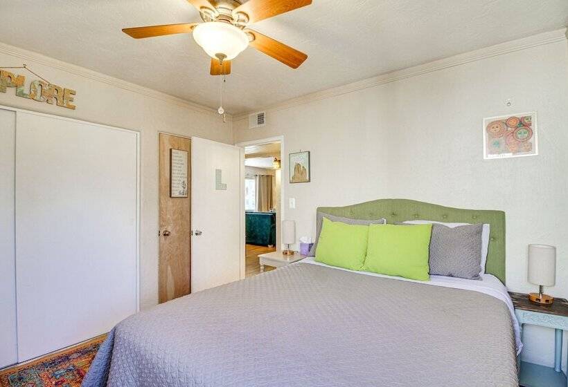 Dog Friendly Albuquerque Home: 1 Mi To U Of Nm!