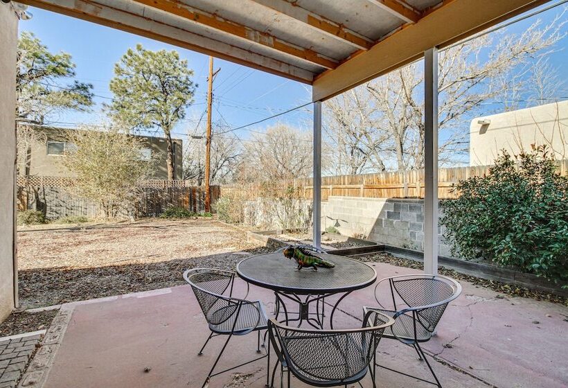 Dog Friendly Albuquerque Home: 1 Mi To U Of Nm!