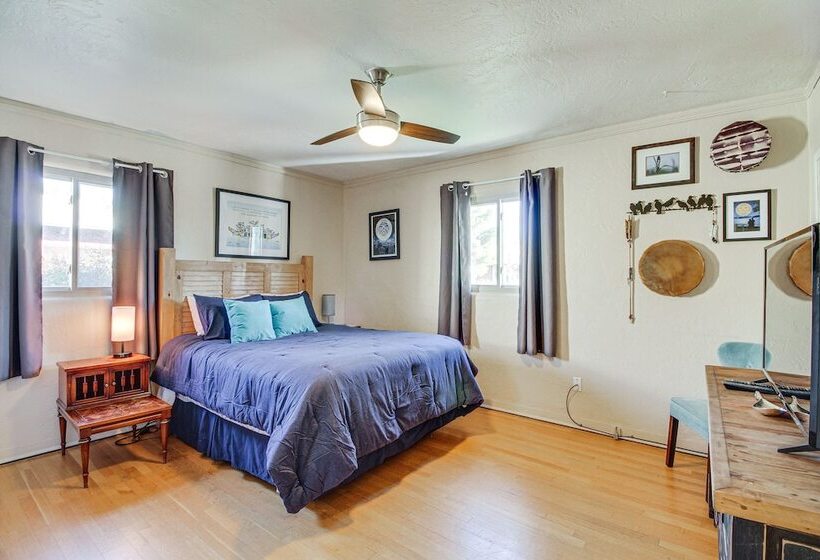 Dog Friendly Albuquerque Home: 1 Mi To U Of Nm!