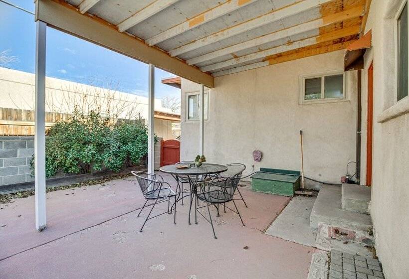 Dog Friendly Albuquerque Home: 1 Mi To U Of Nm!
