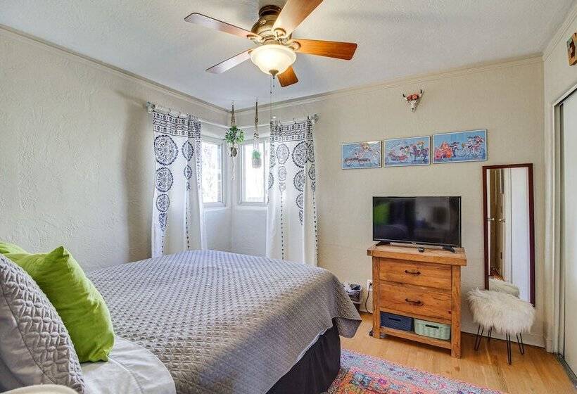 Dog Friendly Albuquerque Home: 1 Mi To U Of Nm!