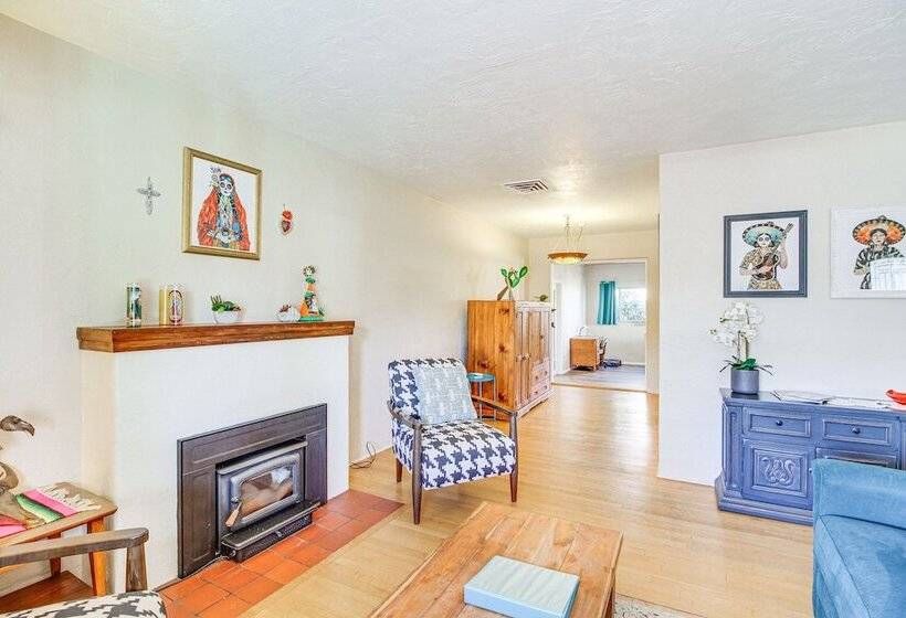 Dog Friendly Albuquerque Home: 1 Mi To U Of Nm!