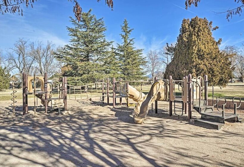 Dog Friendly Albuquerque Home: 1 Mi To U Of Nm!