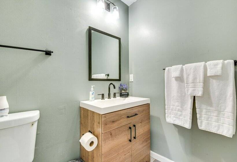 Pet Friendly Douglasville Gem   3 Mi To Downtown!