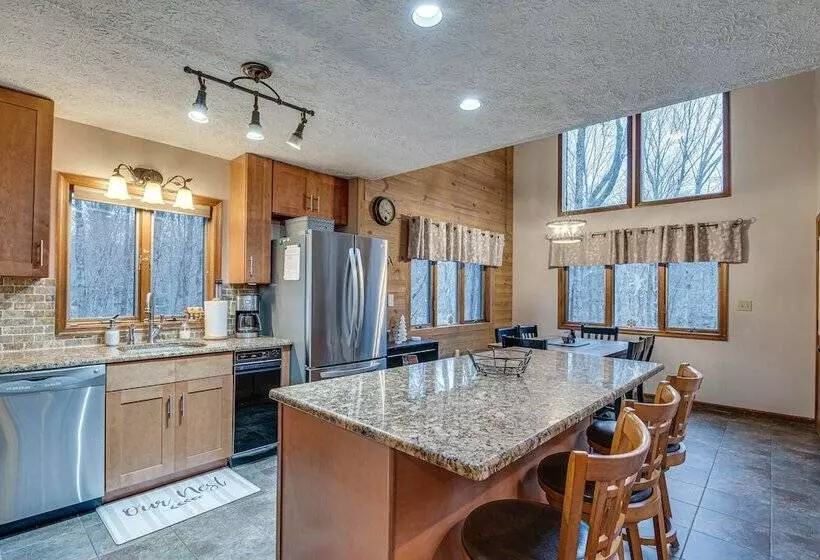 Eco Friendly Poconos Cabin W/ Ev Charger!
