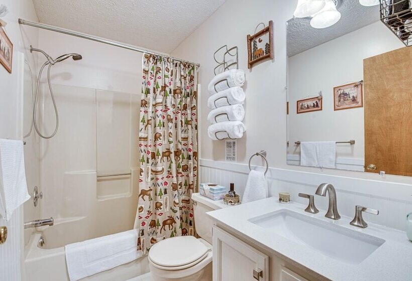 Eco Friendly Poconos Cabin W/ Ev Charger!