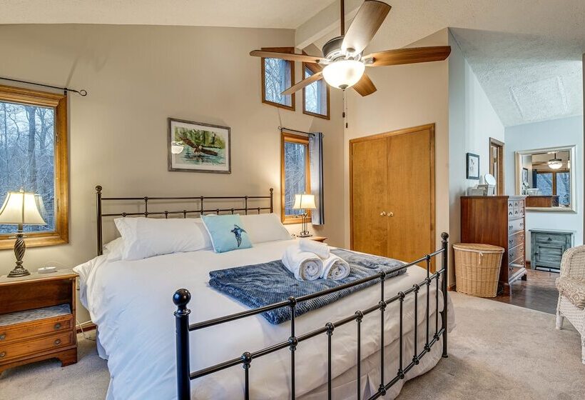 Eco Friendly Poconos Cabin W/ Ev Charger!