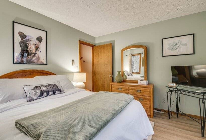 Eco Friendly Poconos Cabin W/ Ev Charger!