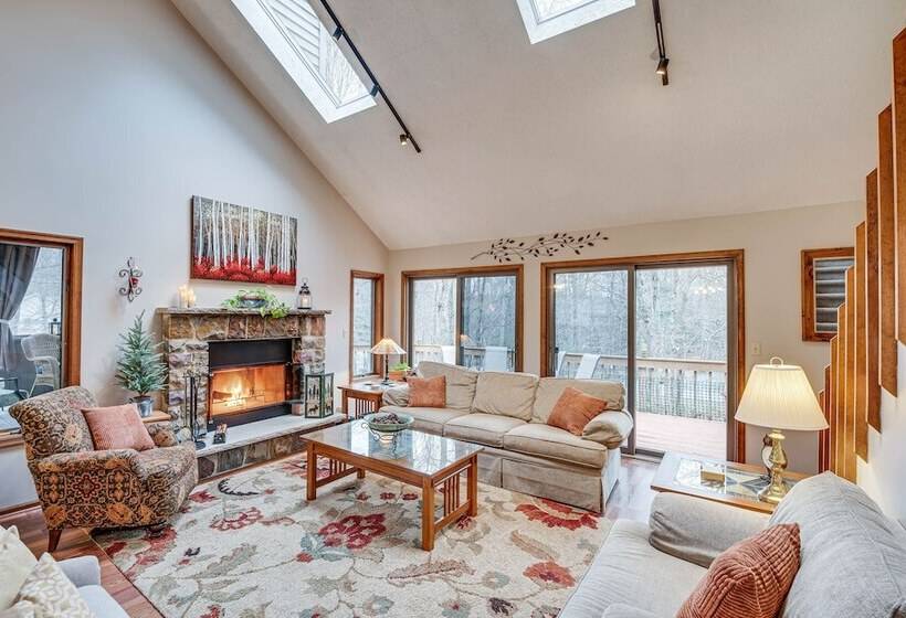 Eco Friendly Poconos Cabin W/ Ev Charger!