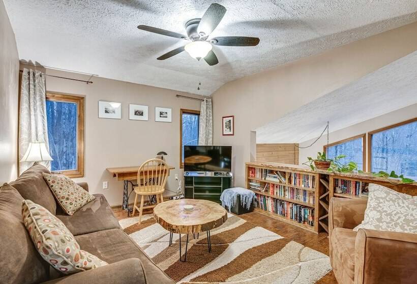 Eco Friendly Poconos Cabin W/ Ev Charger!