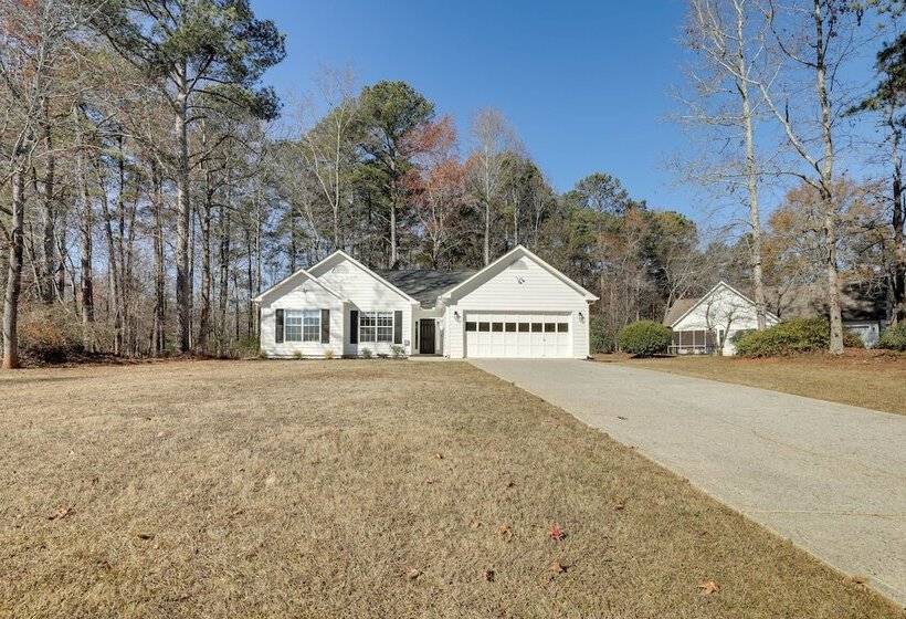 Family Friendly Dacula Home With Screened Porch!