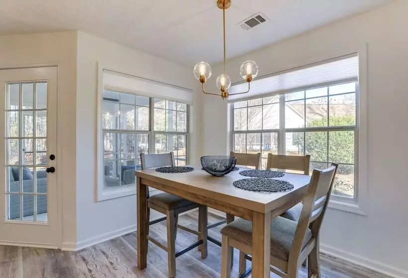 Family Friendly Dacula Home With Screened Porch!