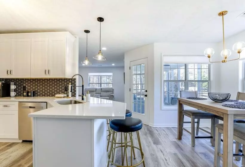Family Friendly Dacula Home With Screened Porch!