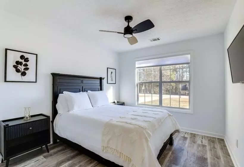 Family Friendly Dacula Home With Screened Porch!