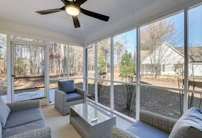 Family Friendly Dacula Home With Screened Porch!