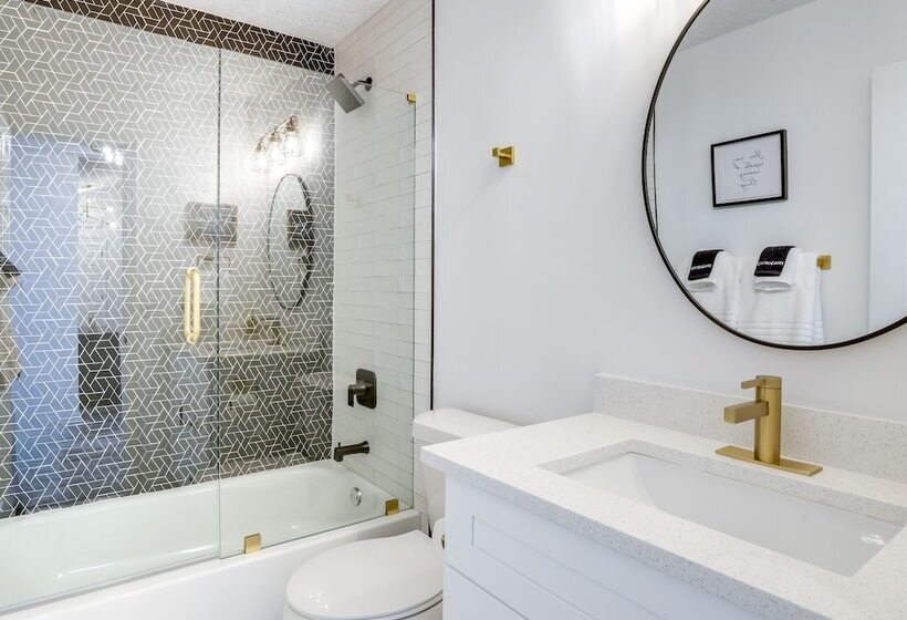 Family Friendly Dacula Home With Screened Porch!