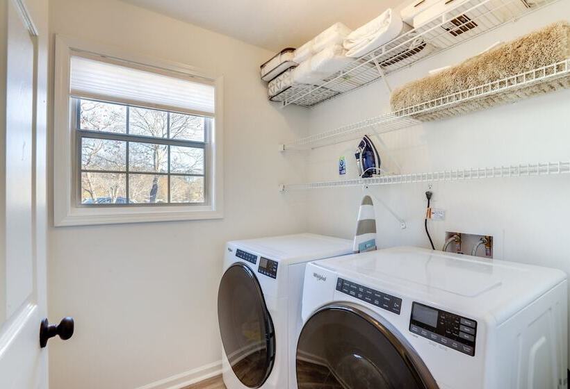 Family Friendly Dacula Home With Screened Porch!