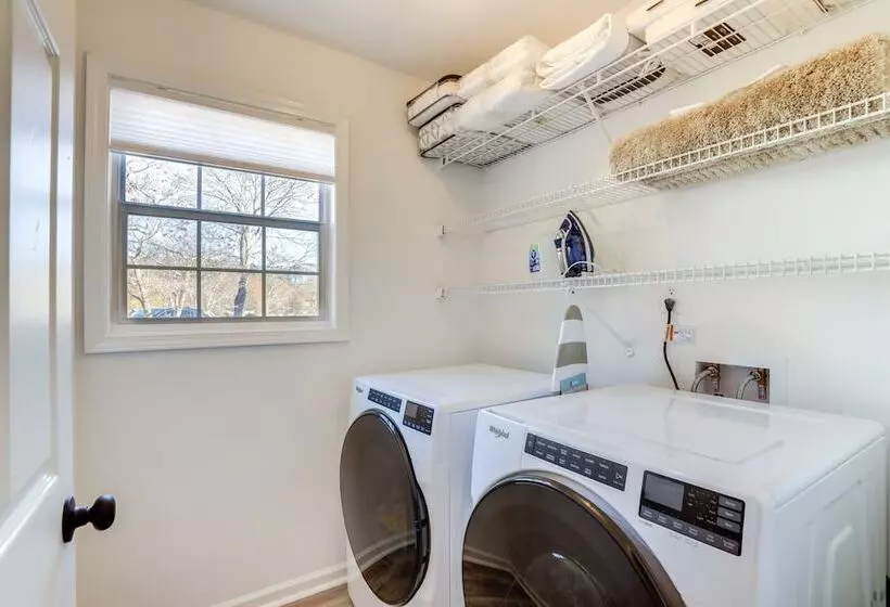Family Friendly Dacula Home With Screened Porch!